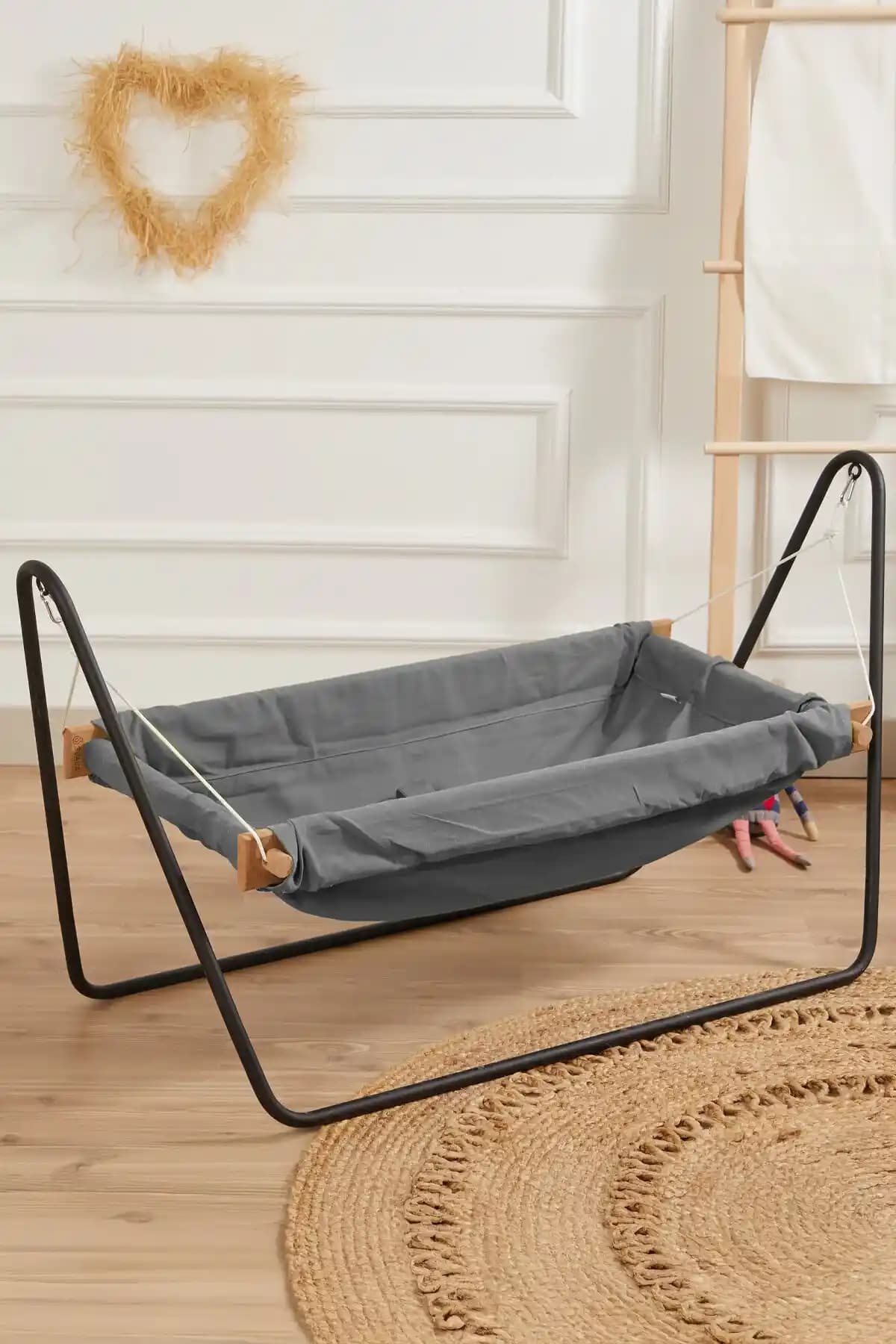 Bebek Hamağı Güvenliği ve Konforu: Doğal Malzemelerle Ergonomik Tasarımın Önemi