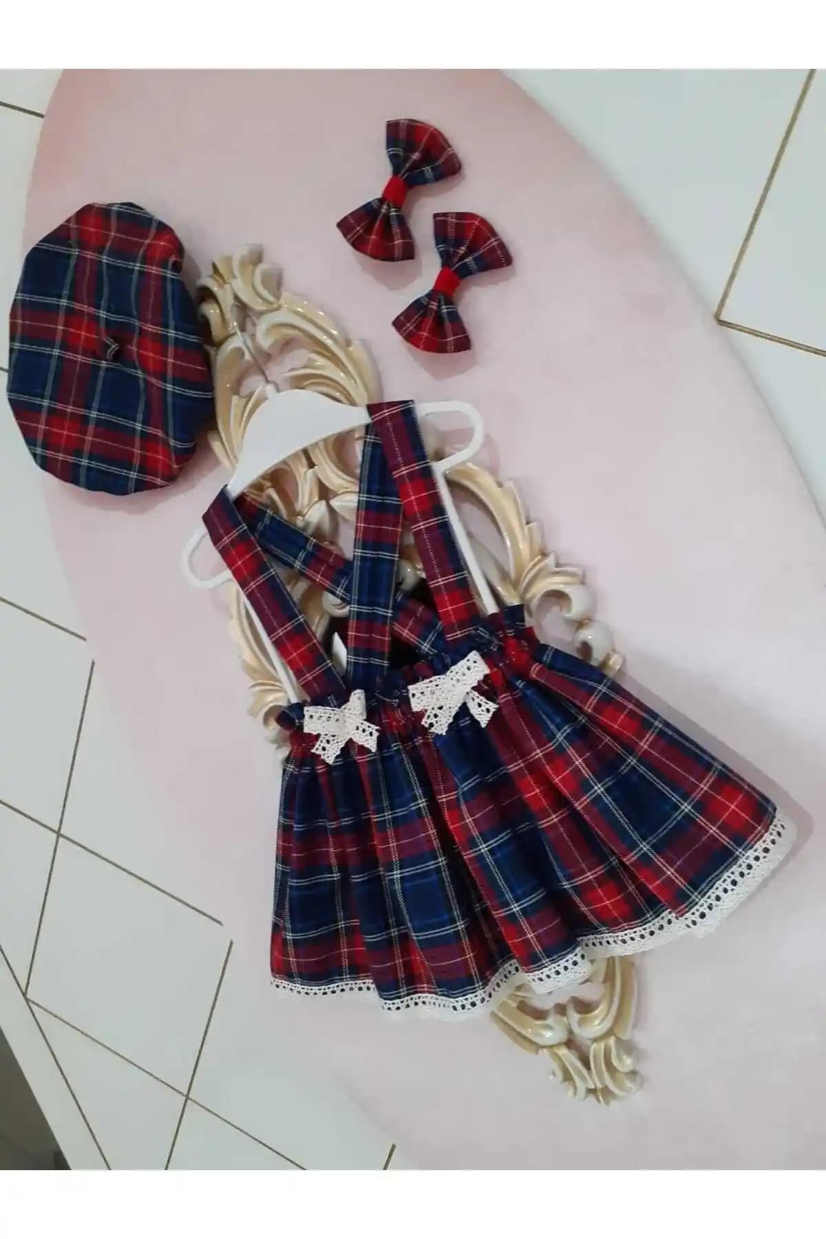 Eylülce Butik Kız Bebek Ekoseli Giyim Ürünleri: Tasarım ve Özellikler