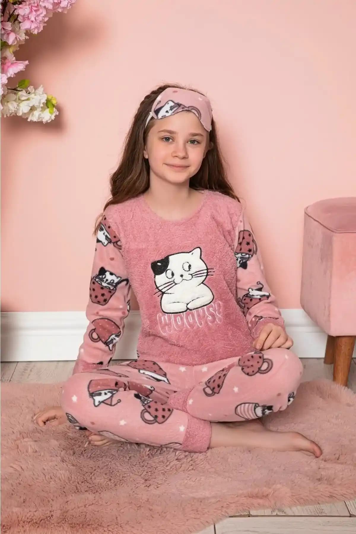 Kedi Aplikeli Nakışlı Kız Çocuk Pijama Takımları: Rahat ve Şık Uyku Giyim Seçenekleri