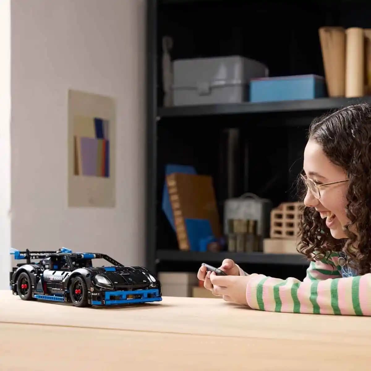 LEGO Technic Yarış Arabası Uzaktan Kumandalı Modelleri ve Özellikleri