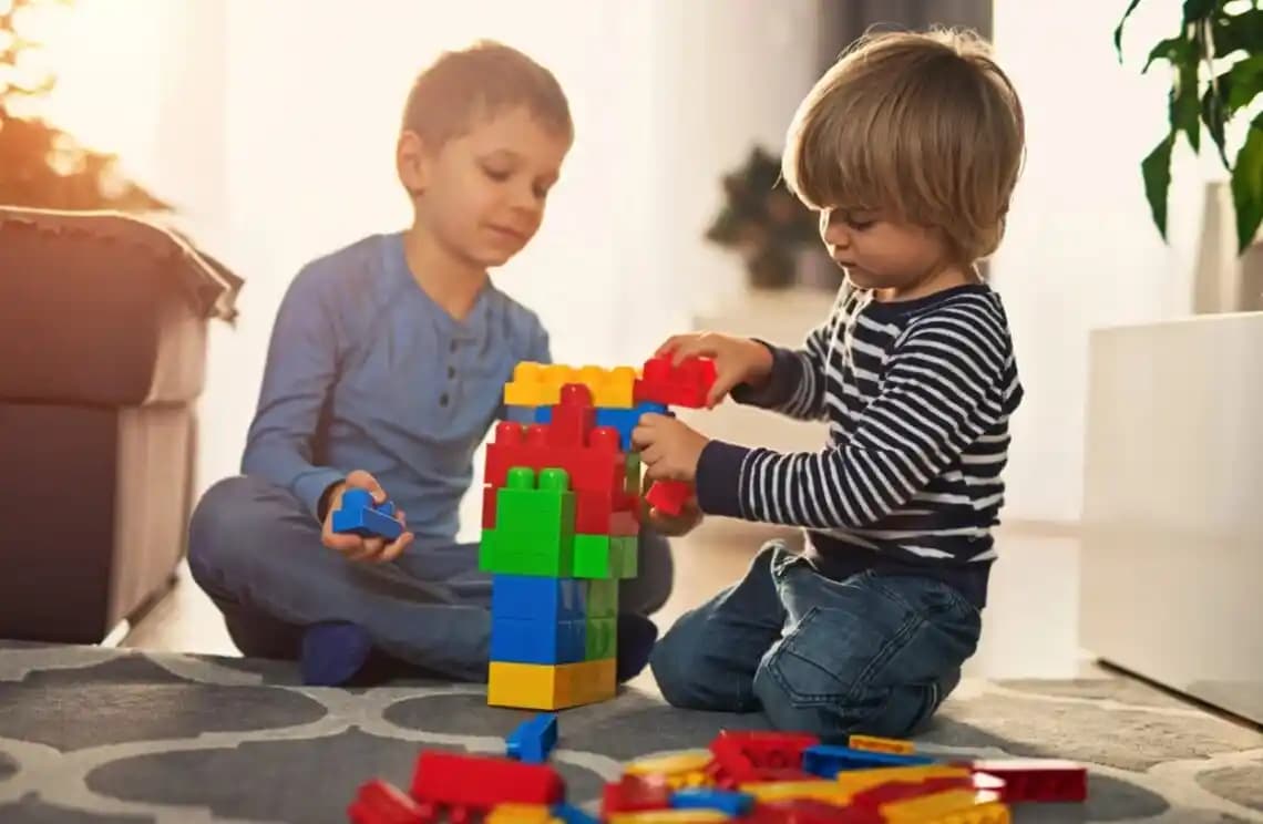 Çocuklar İçin Yaratıcı ve Güvenli Oyuncak Seçenekleri Güncel Trendler ve Özellikler