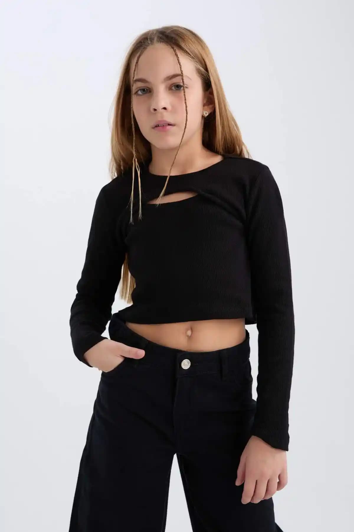 DeFacto Kız Çocuk Slim Fit Siyah Tişört Modern ve Rahat Günlük Giyim İçin