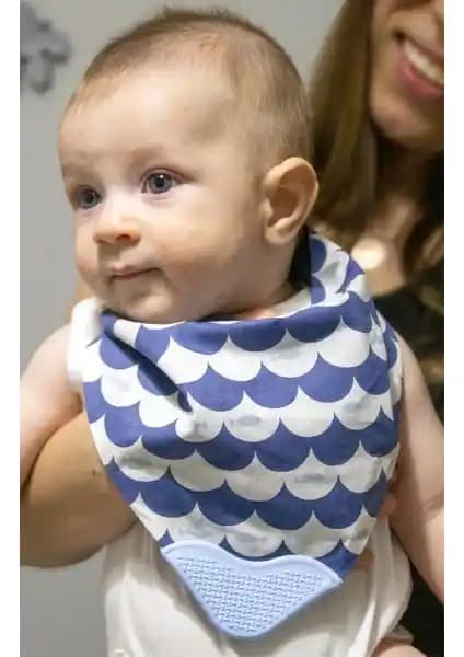Babyjem Diş Kaşıyıcılı Poplin Fular Önlük ile Babydonat Kollu Mama Önlüğü Karşılaştırması