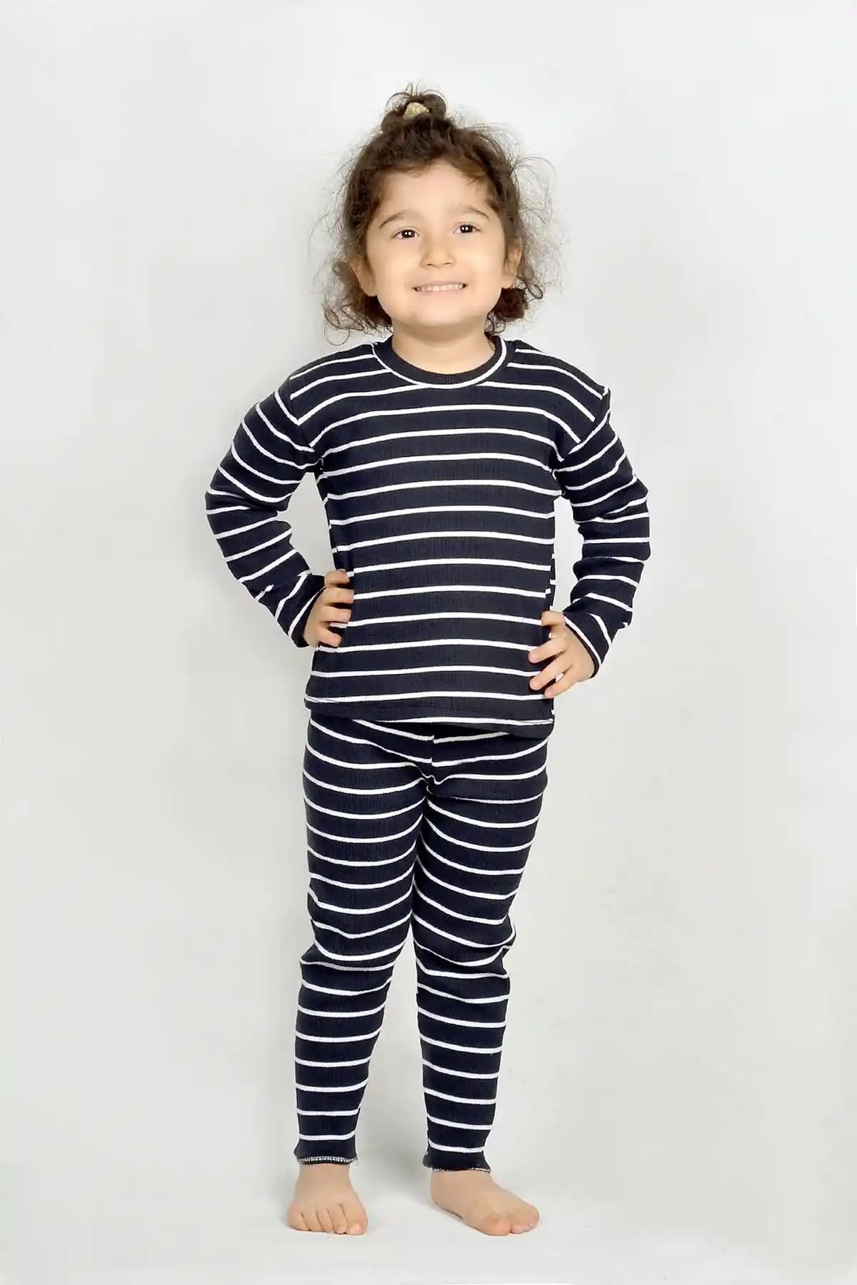 Berat Moda Lacivert Beyaz Çizgili Çocuk Takımı: Rahat ve Şık Günlük Giyim Seçeneği