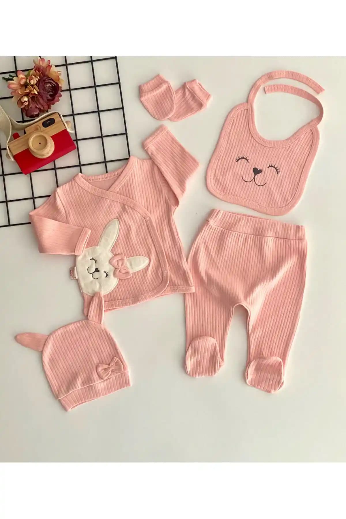 Derinbebe Organik Pamuklu Bebek Hastane Çıkış Seti 5 Parça Şık ve Konforlu Tasarım
