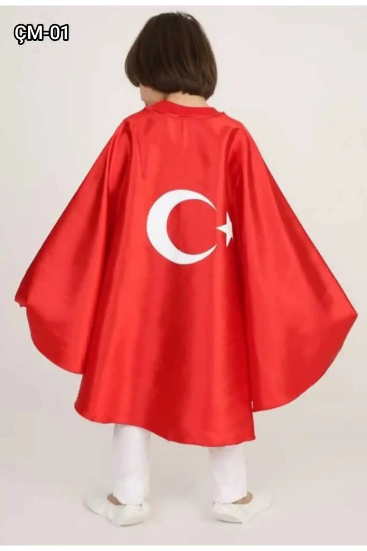 Türk Bayrağı Desenli Çocuk Pelerini: Şık ve Kullanışlı Milli Aksesuarlar